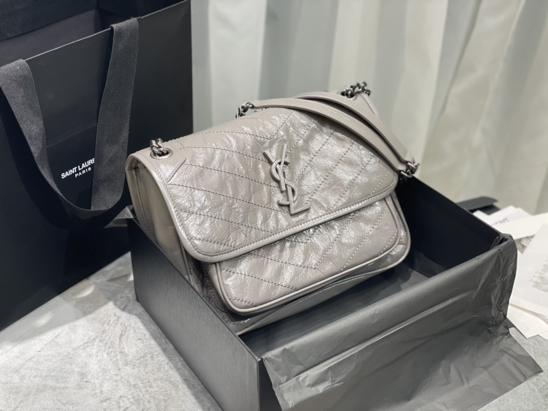 Top Yves Saint Laurent YSL Medium Niki Wrinkles Leather Bag - Elephant Gray