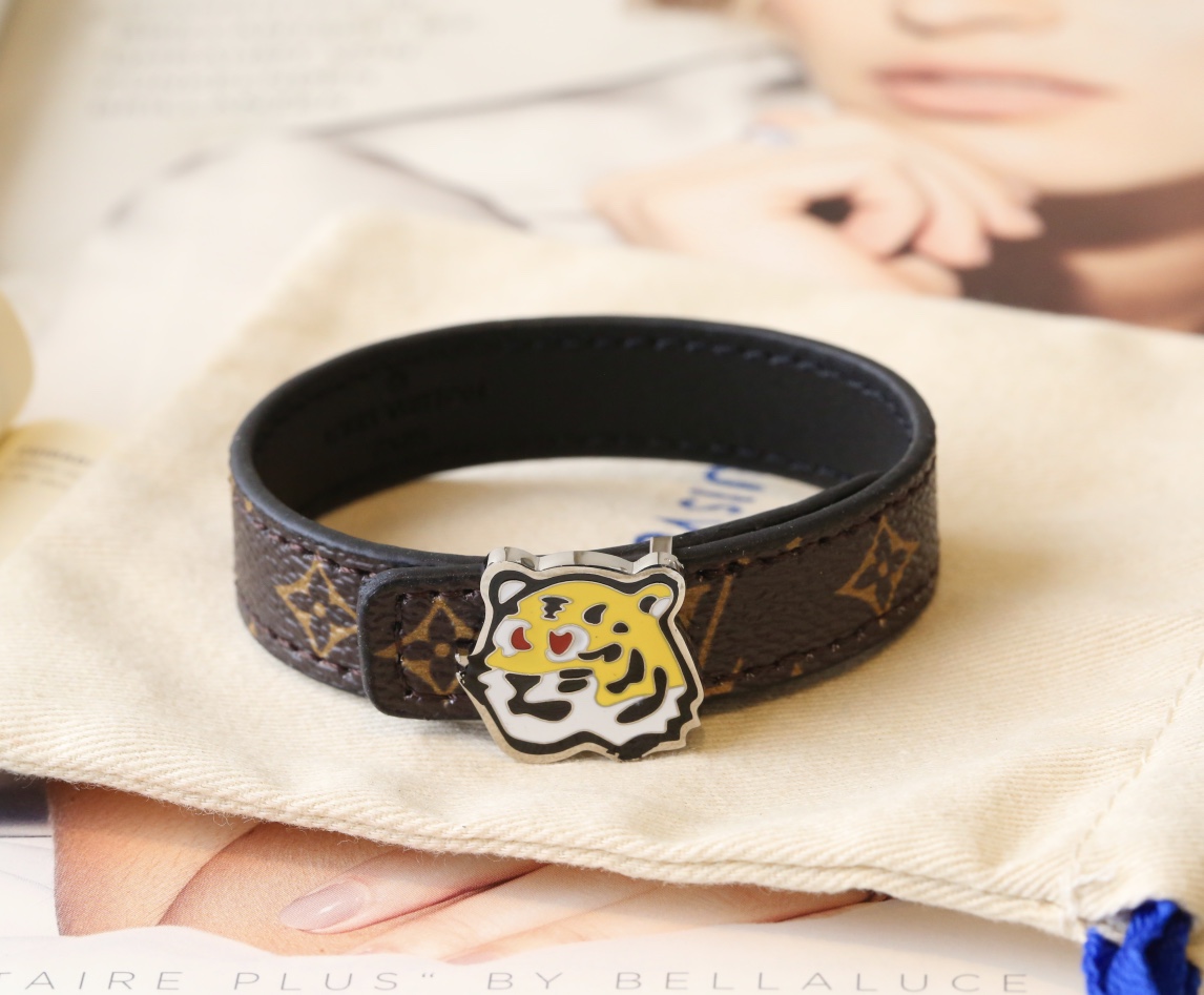 TOP Louis Vuitton LV Monogram Leather with Tiger Head Bracelet