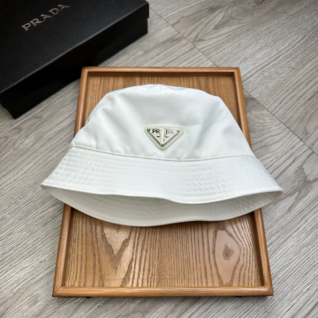 Prada Flat Top Classic Triangle Labeled Iron Fisherman's Hat Sunhat （Replica）
