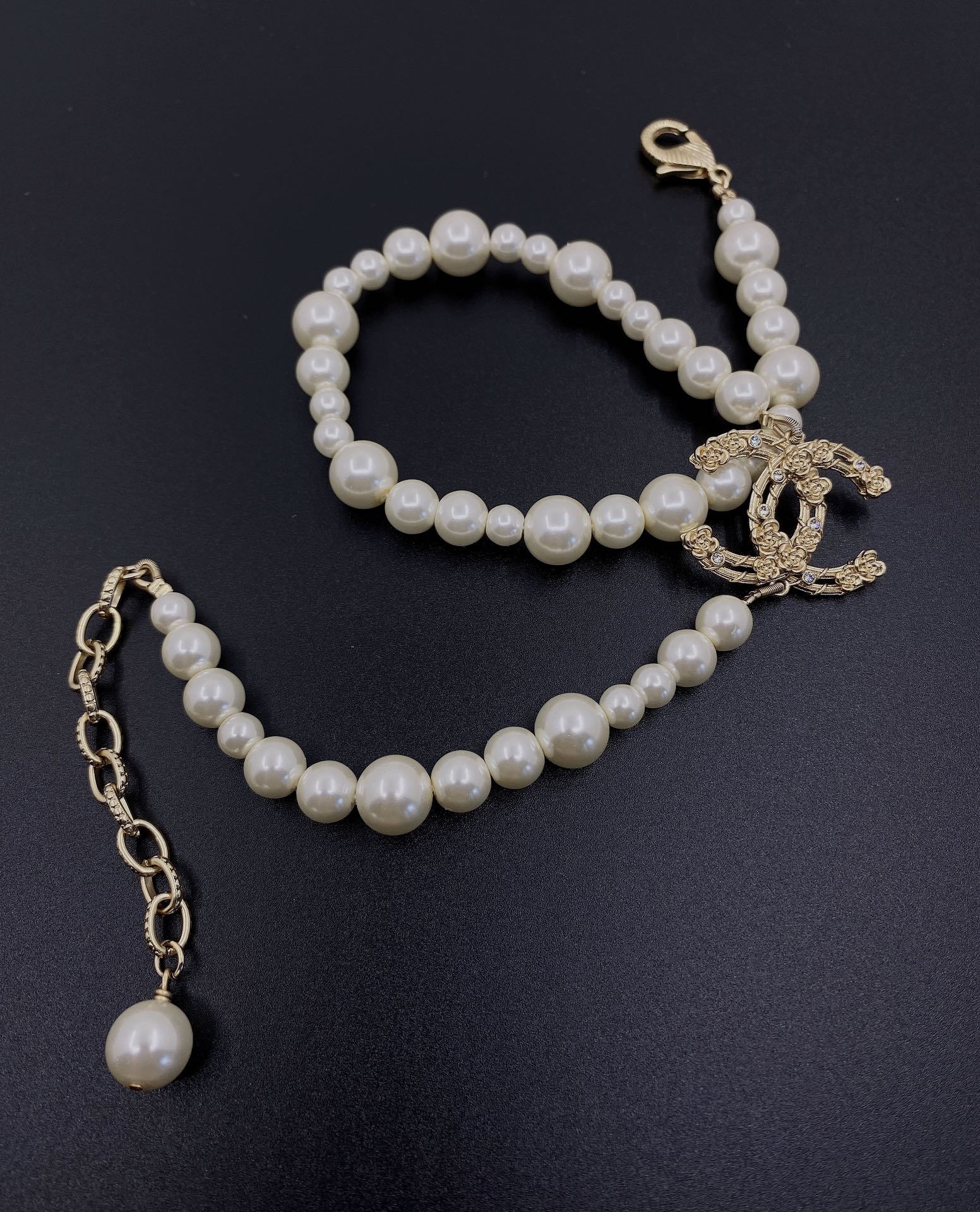 TOP CHANEL Pearl Choker and Vintage Logo Necklace