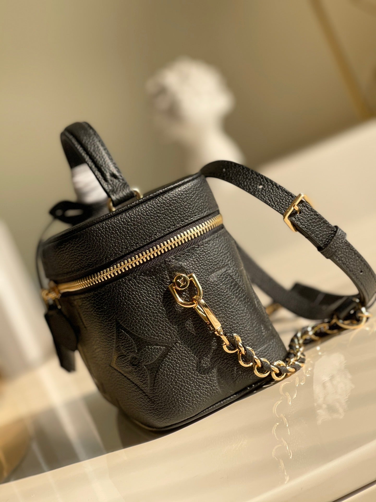 TOP Louis Vuitton LV L*V Empreinte Giant Monogram Vanity Bag 19/13/10cm - Black