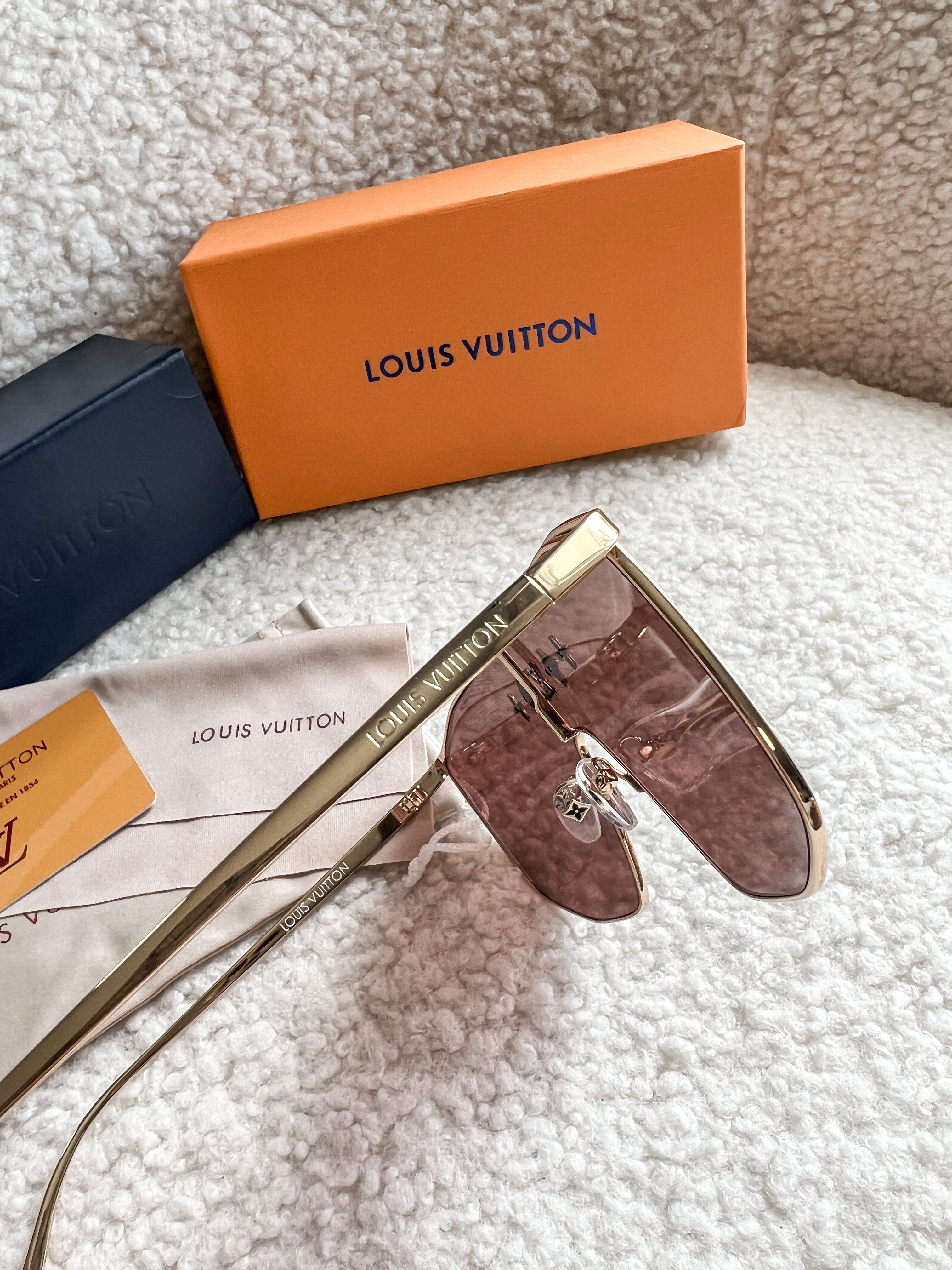 TOP Louis Vuitton LV L*V Golden Mask Sunglasses Gold Metal
