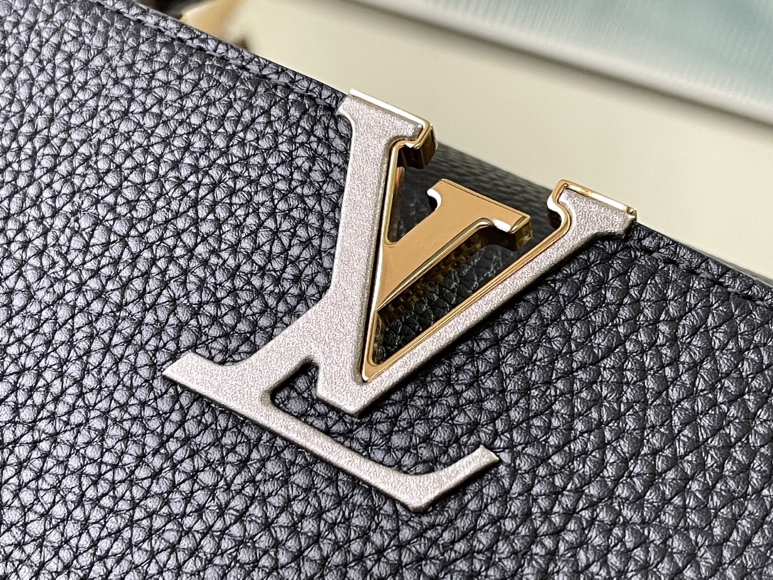 Louis Vuitton Z Capucines MM M21121