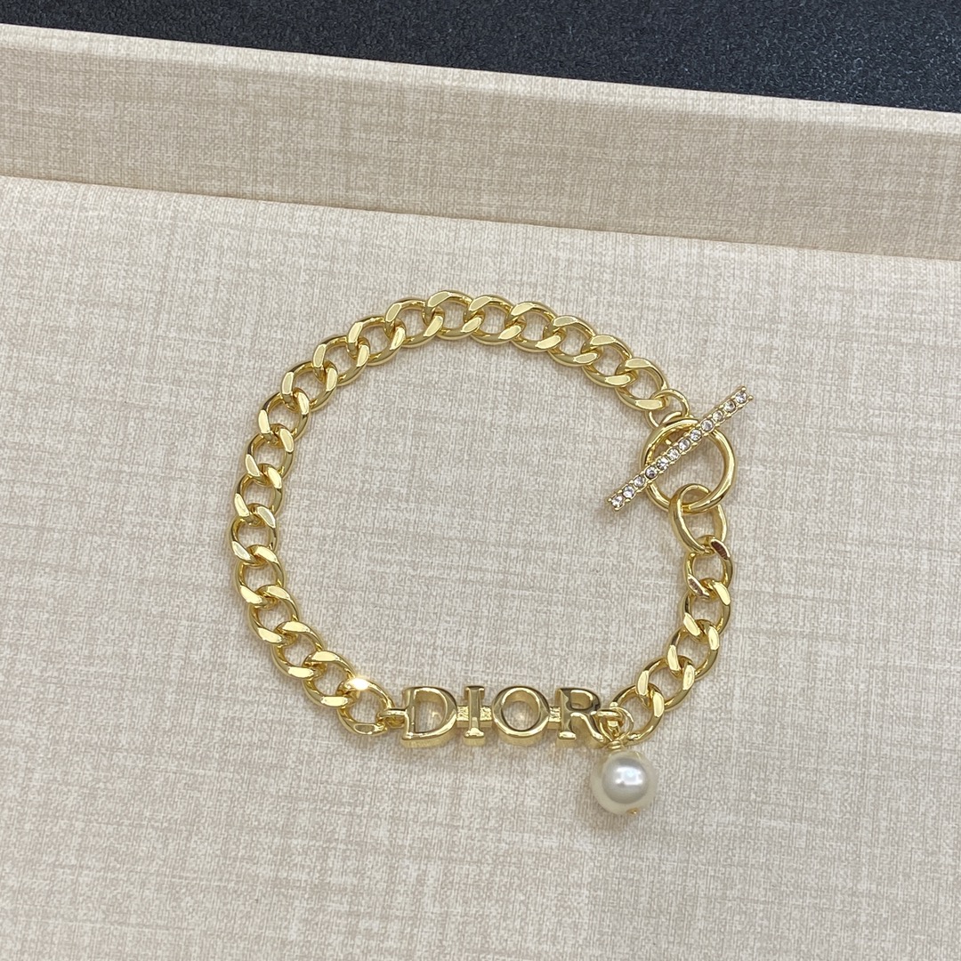 TOP Christian Dior CD  Bracelet - Gold