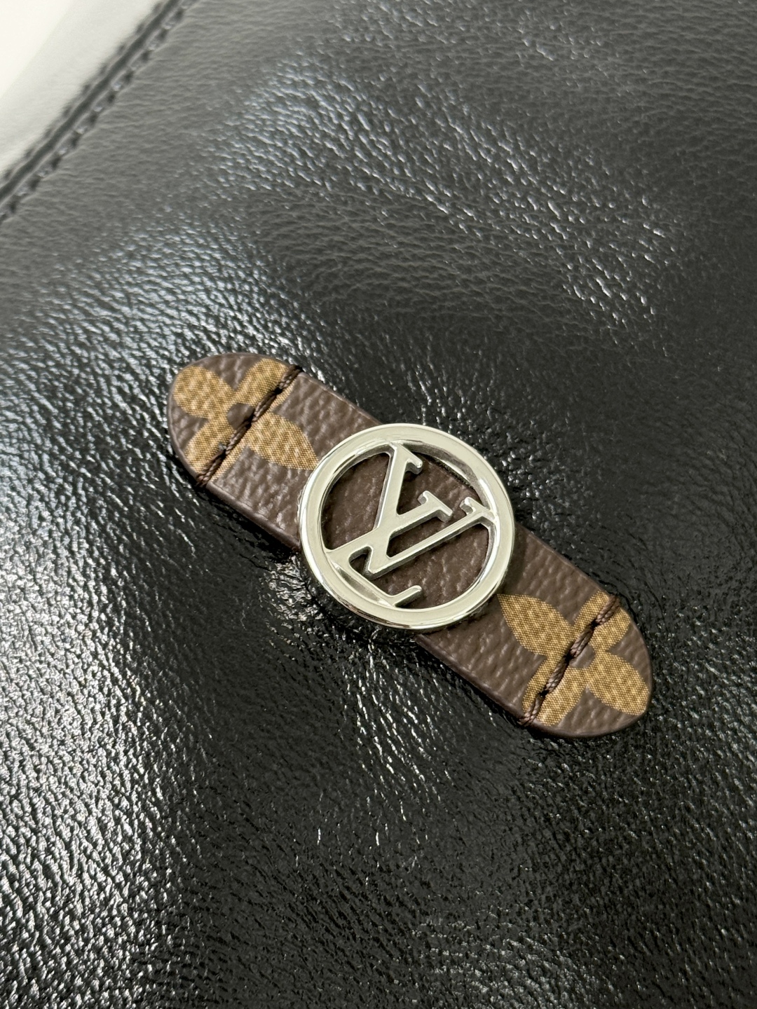 TOP Louis Vuitton LV OFF DUTY VIBE Bag 33✖️24✖️11.5cm - Black