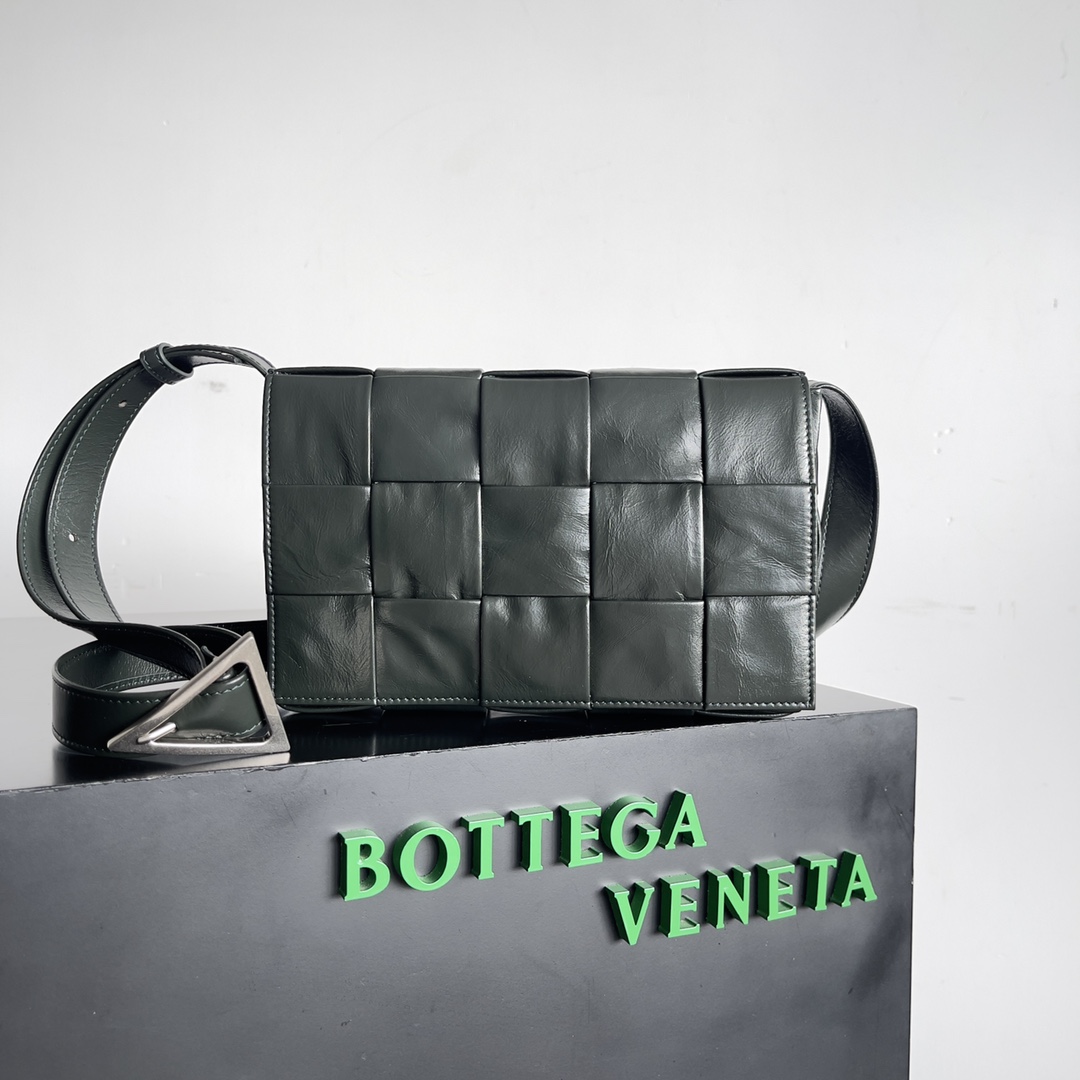 TOP Bottega Veneta BV BV Cassette Bag - Ink green
