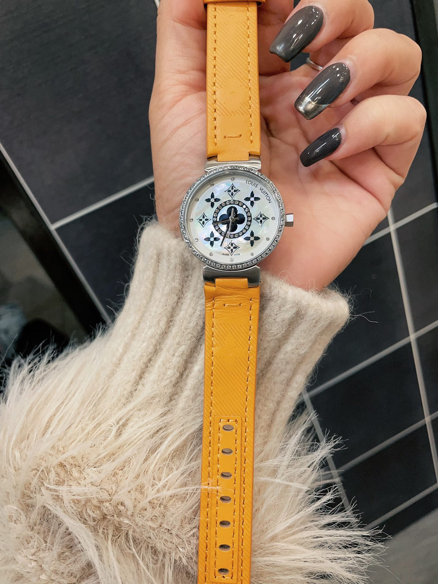 TOP Louis Vuitton LV  Watch 34mm - Yellow