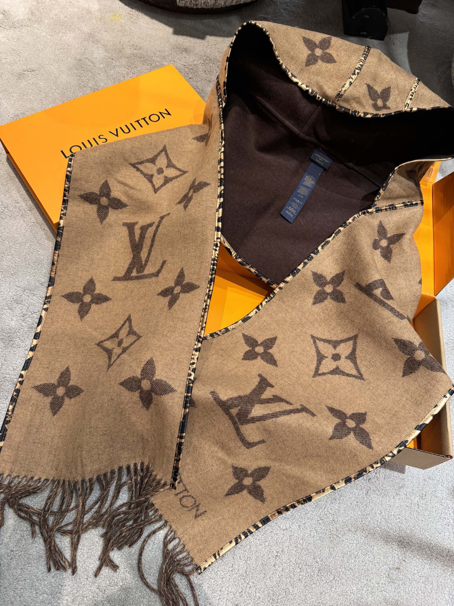 TOP Louis Vuitton LV Monogram Hooded Scarf 196X38cm - 2 Color