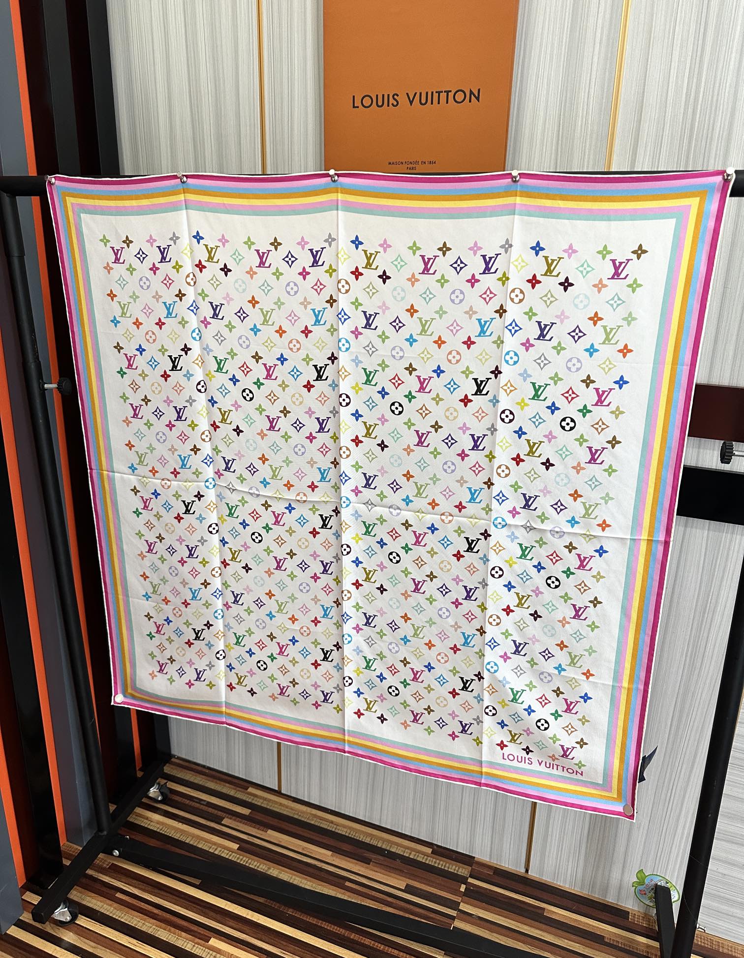 TOP Louis Vuitton LV Silk Square Scarf 90 x 90 cm - 2 Colors