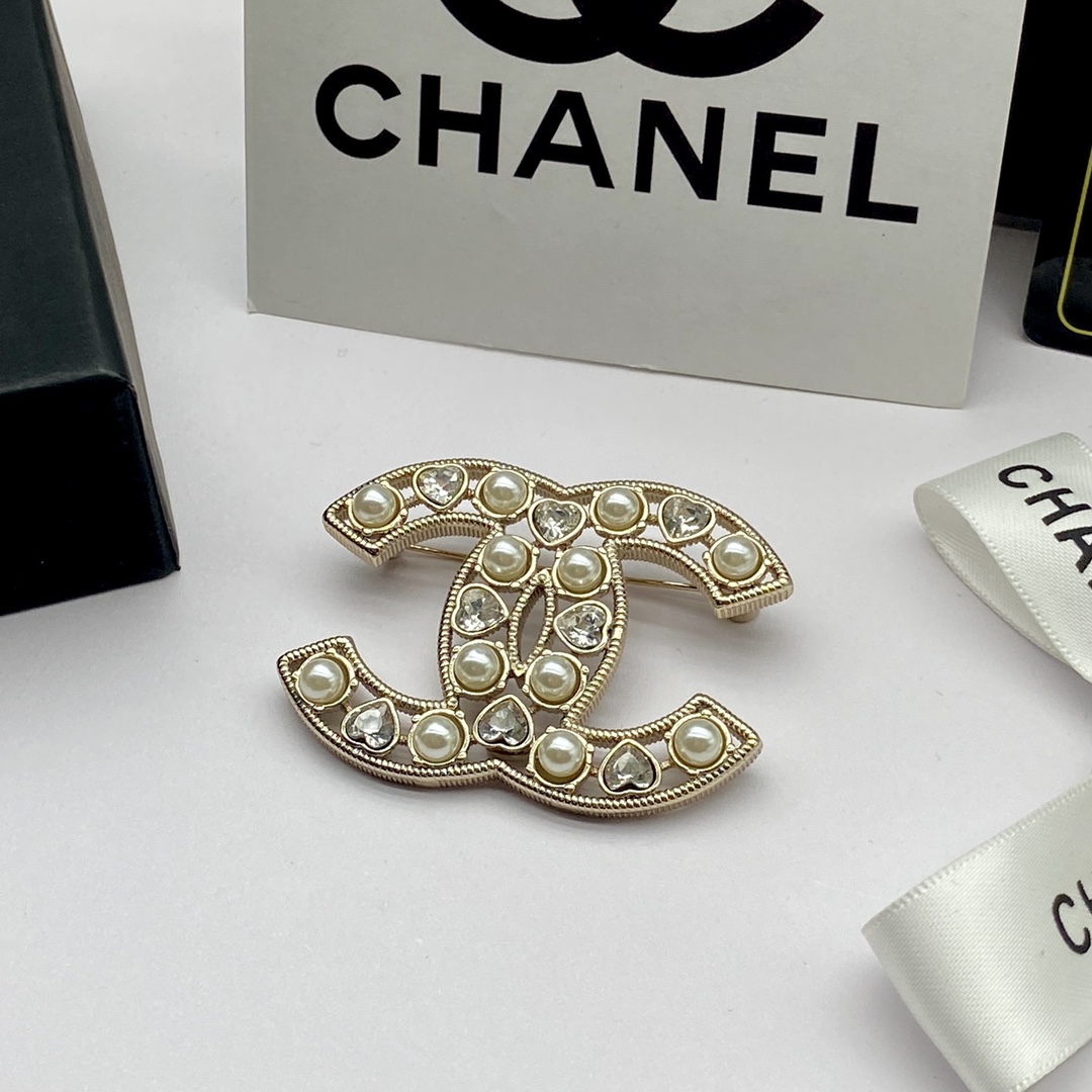 TOP CHANEL Brooch Collections