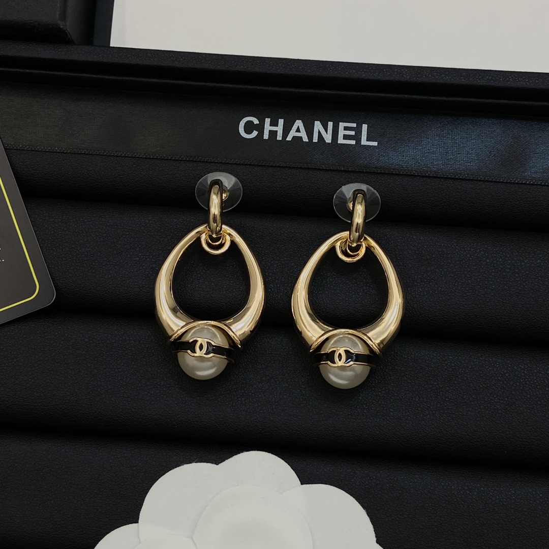 TOP CHANEL CC Earring