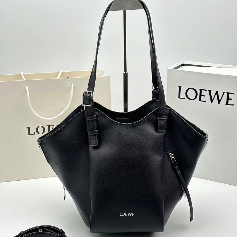 Loewe Classic calfskin Hammock Flip bag (7A regular version)
