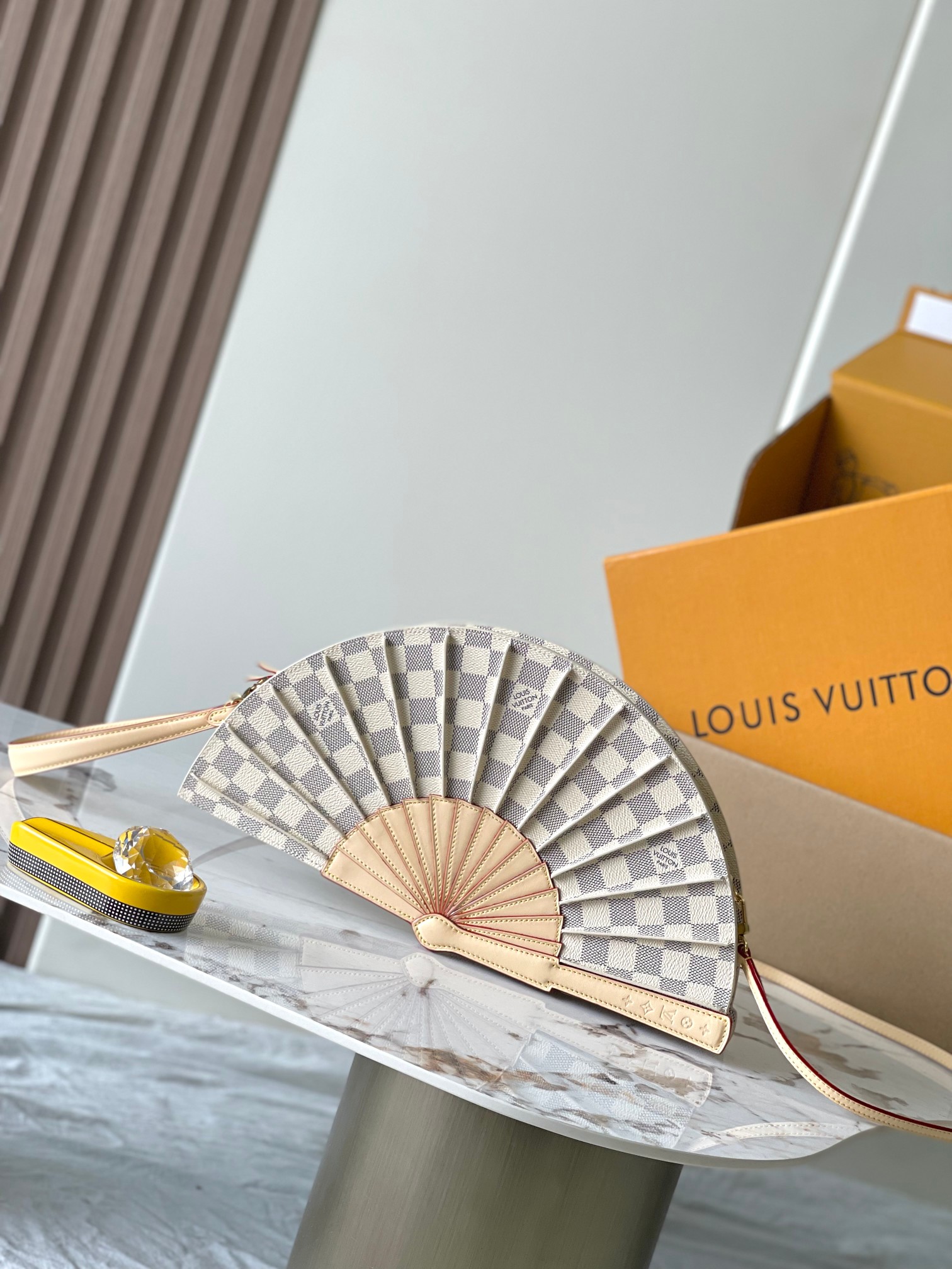 TOP Louis Vuitton LV Monogram Fan Handbag 19*6*37cm - White