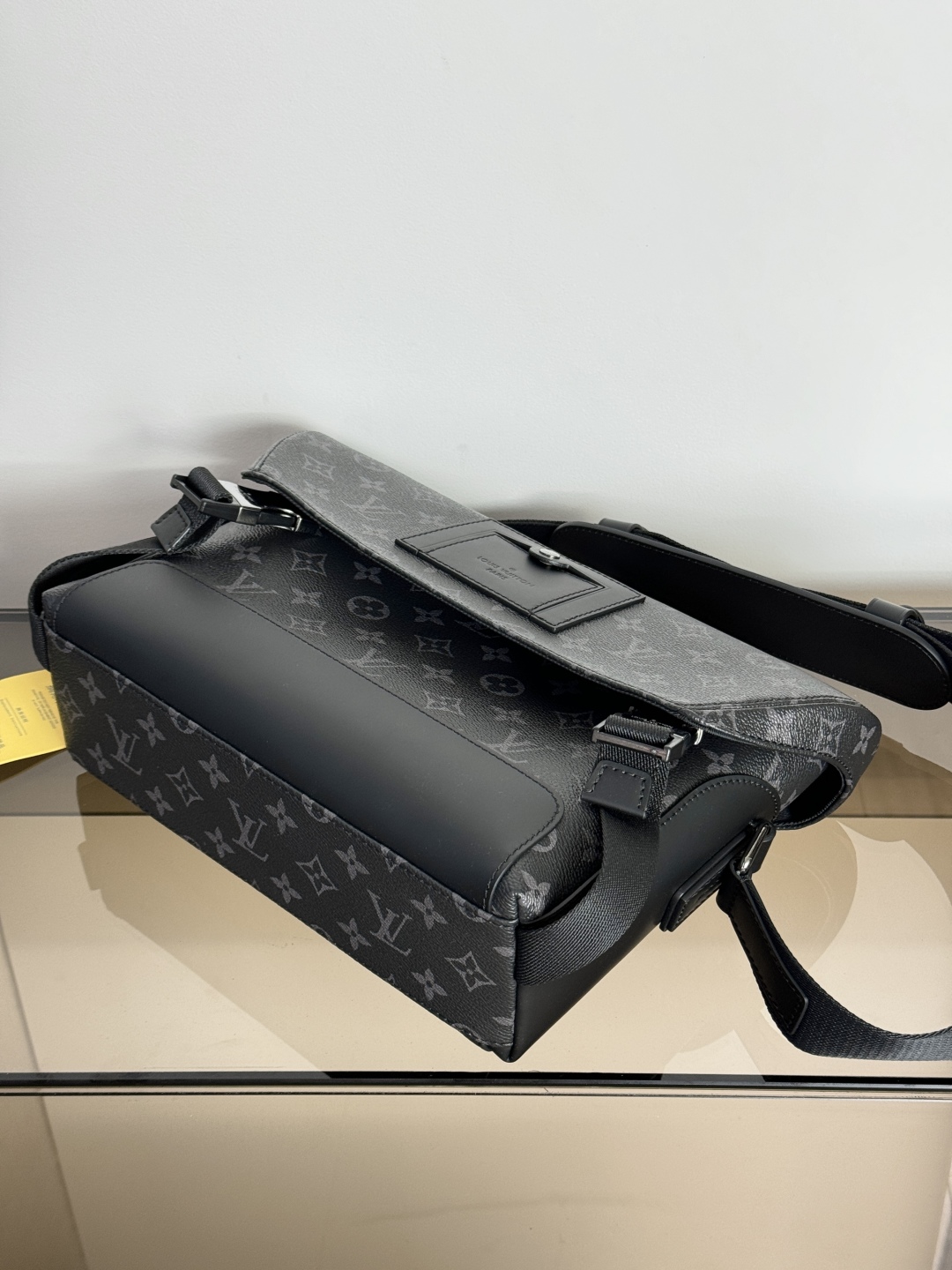 TOP Louis Vuitton LV Pochette Voyage Bag 33✖️22.5✖️11cm - Black