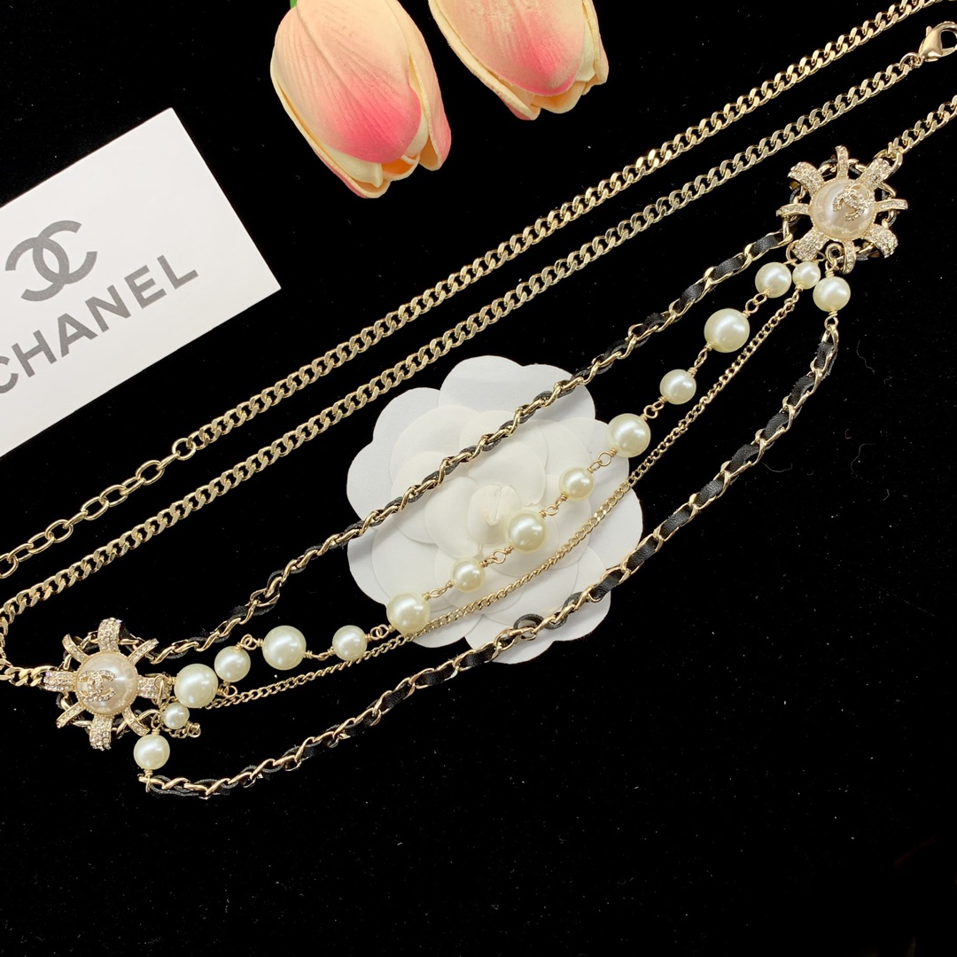 TOP CHANEL Pearl/Diamond Choker Necklace