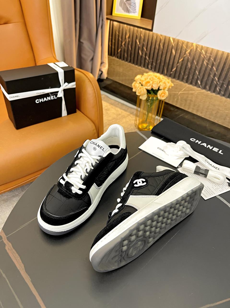 TOP CHANEL  Sneaker  - 2 Colors