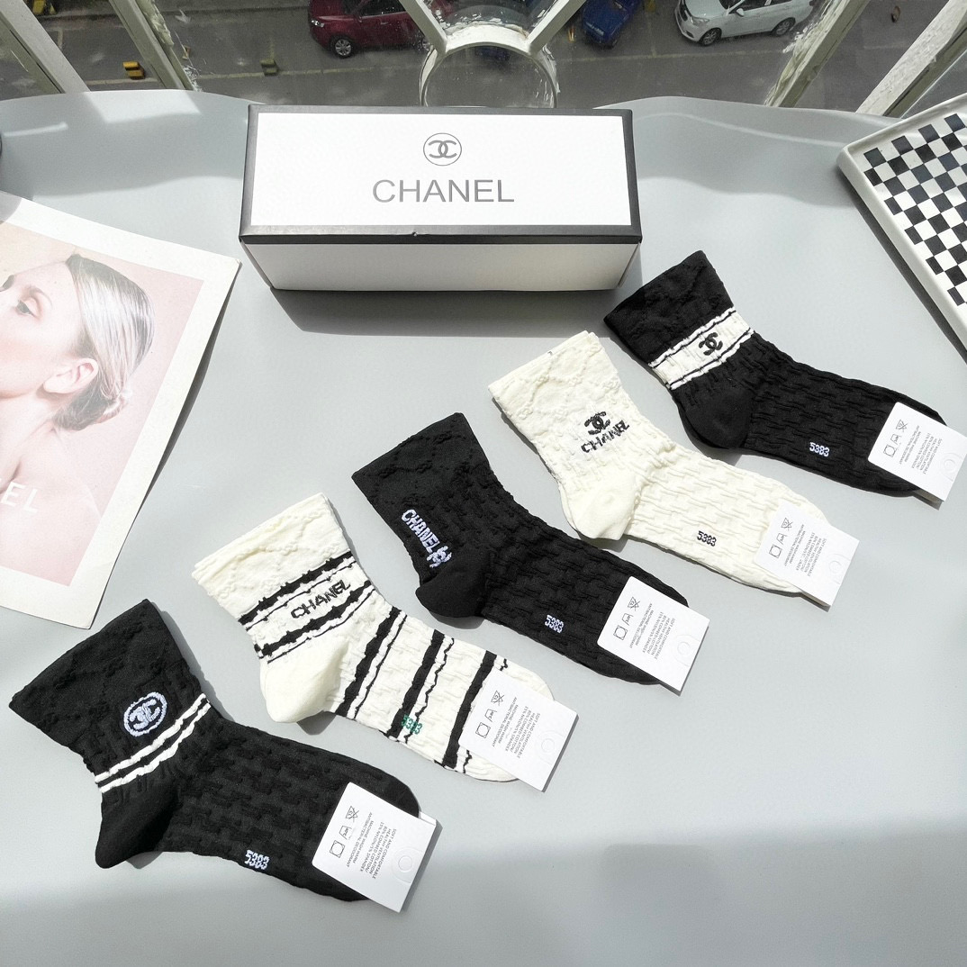 TOP CHANEL Socks - 5 Pieces as a Set