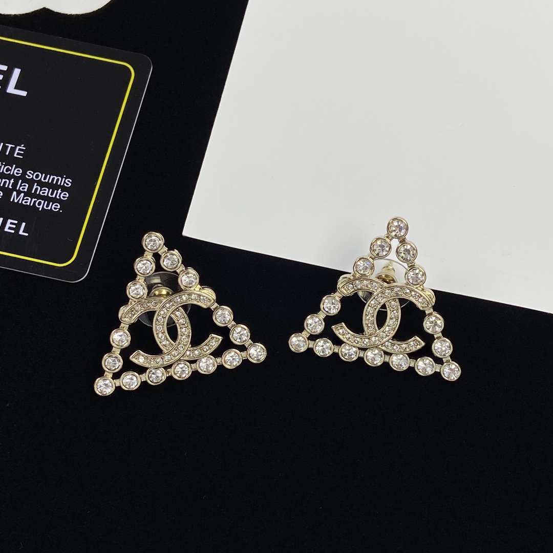 TOP CHANEL Metal Triangle/Diamond Earrings - Gold