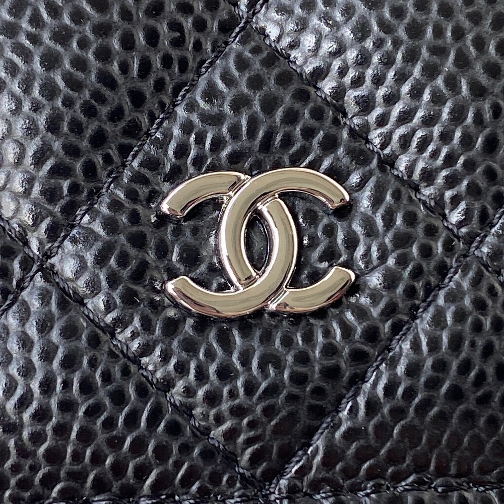 TOP CHANEL WOC Bag Lychee Leather small logo 19 cm - Black & SHW
