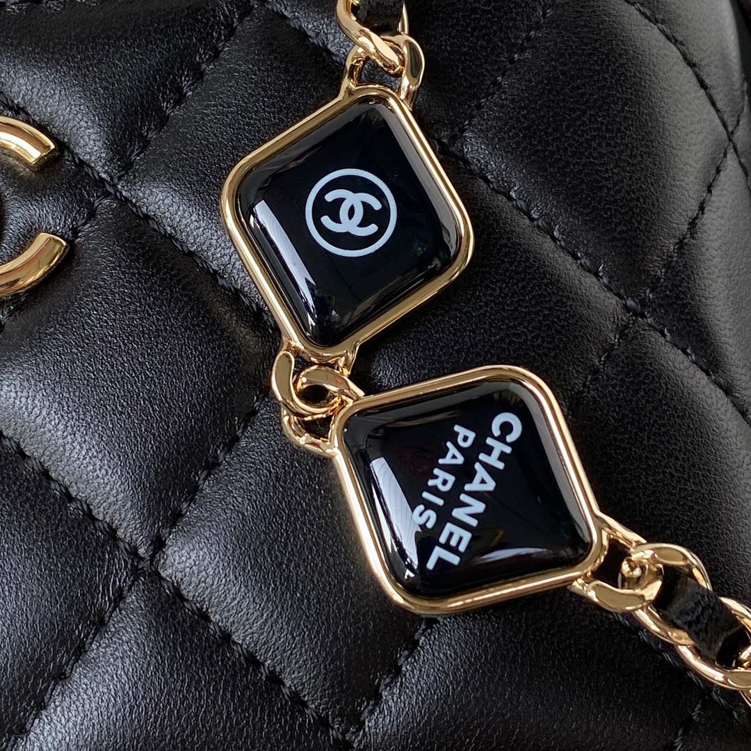 TOP CHANEL Lambskin Makeup Box 17*9.5*8cm - Black