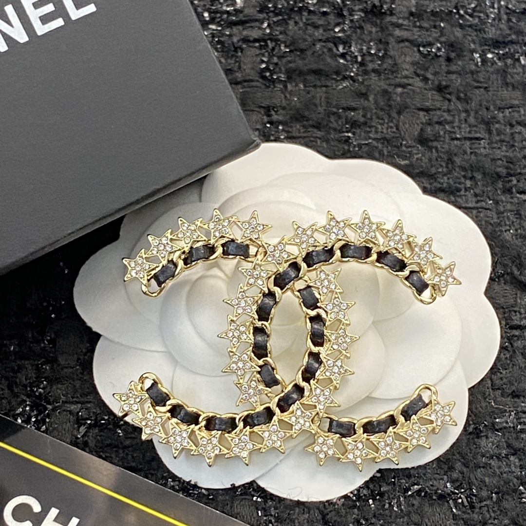 TOP CHANEL Double C Star Lambskin Brooch - Gold