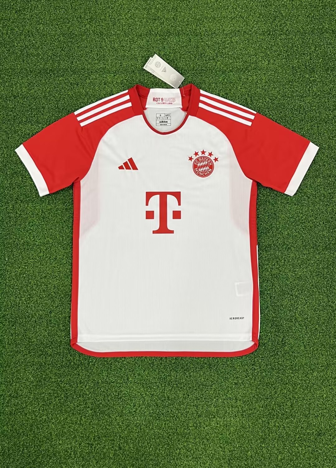 2425  Bayern Home jersey.Player embroidery version