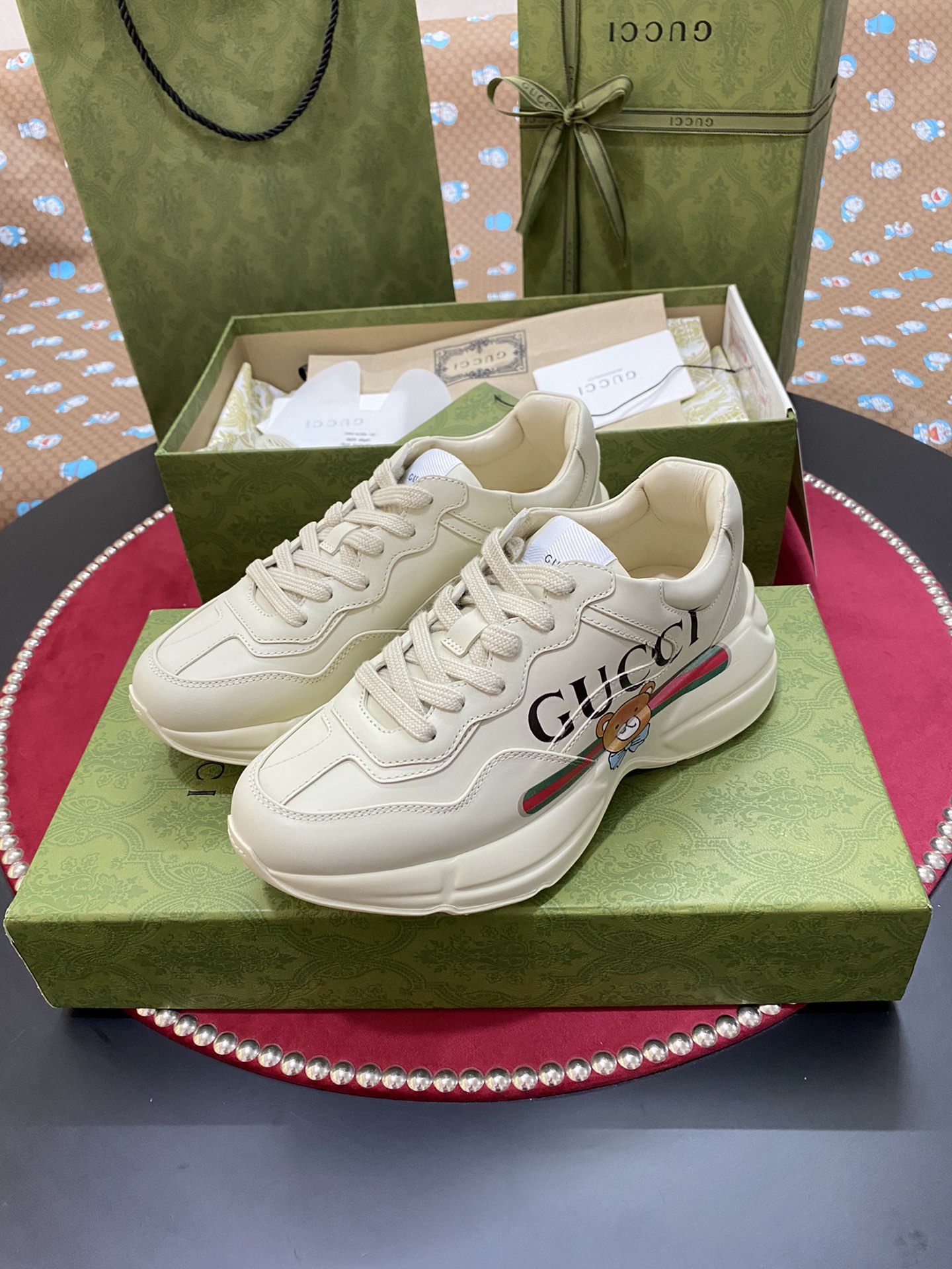 TOP GUCCI RHYTON WITH BEAR PRINT SNEAKER