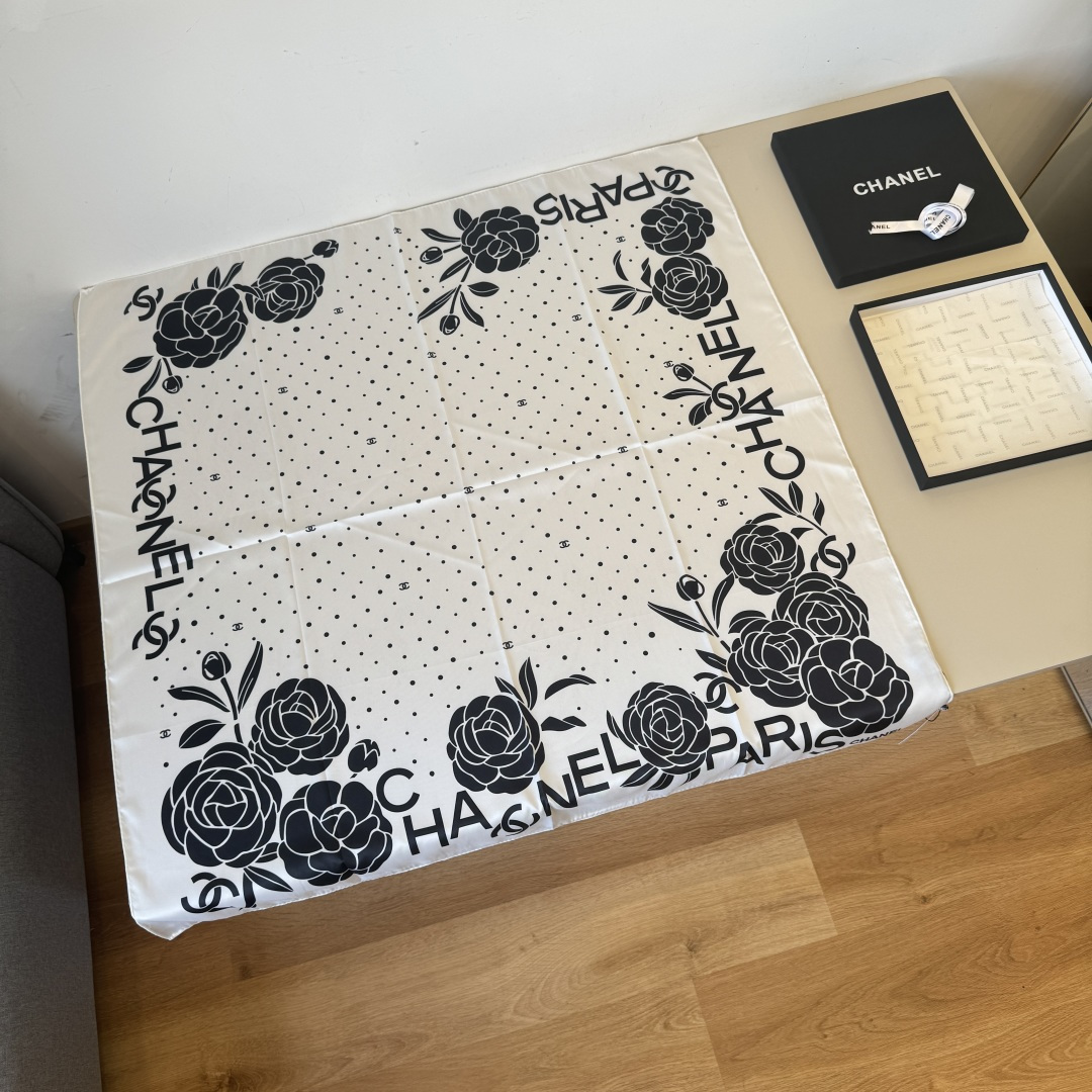 TOP Chanel Silk Scarf 90x90cm - 2 Colors