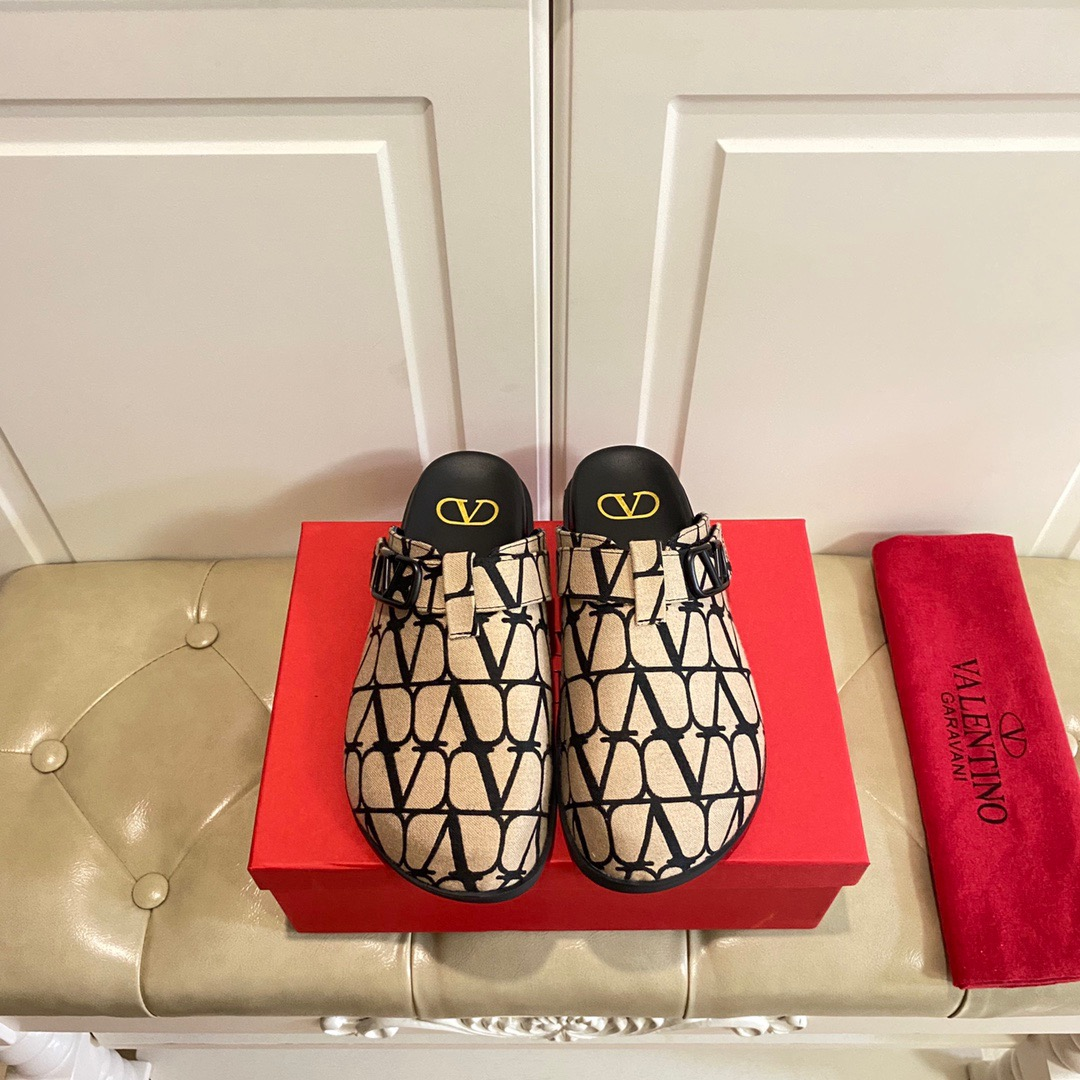 Valentino Leather Wear Stylish Flip-Flops  Slide Sandal(Replica)