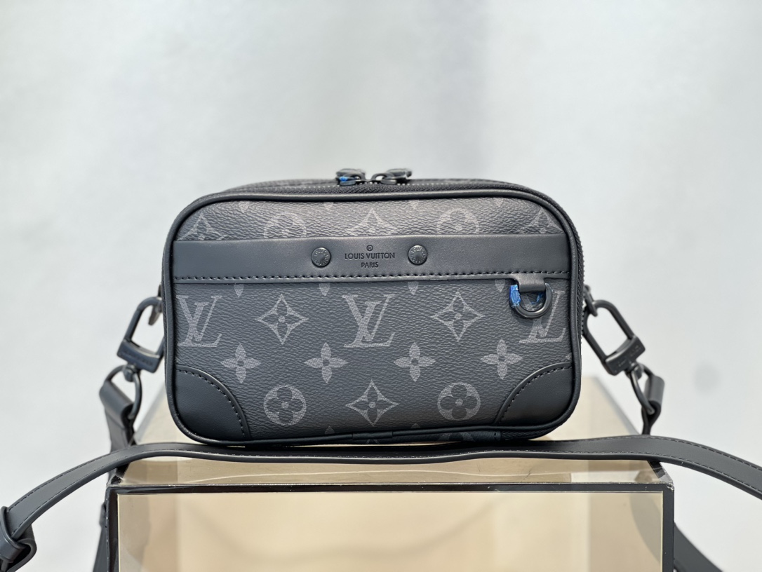 TOP Louis Vuitton LV L*V Monogram Eclipse Canvas Neo Alpha Handbag 11x18.5x6.5CM- Two Colors