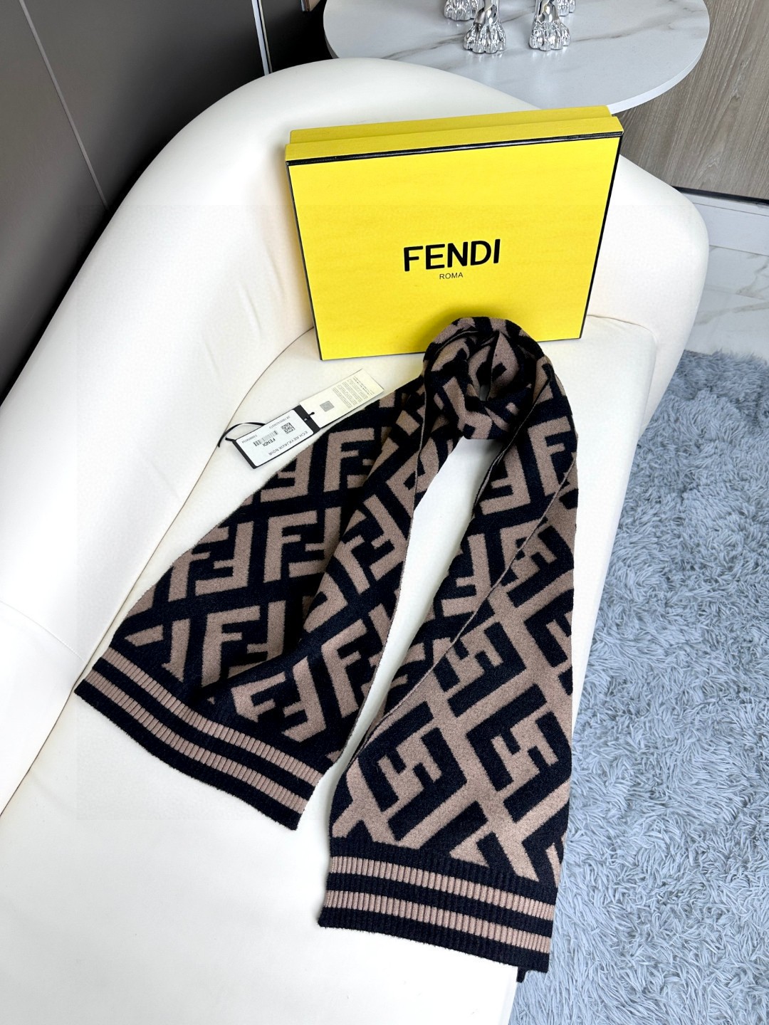 TOP FENDI Wool Monogram Rectangle Scarf
