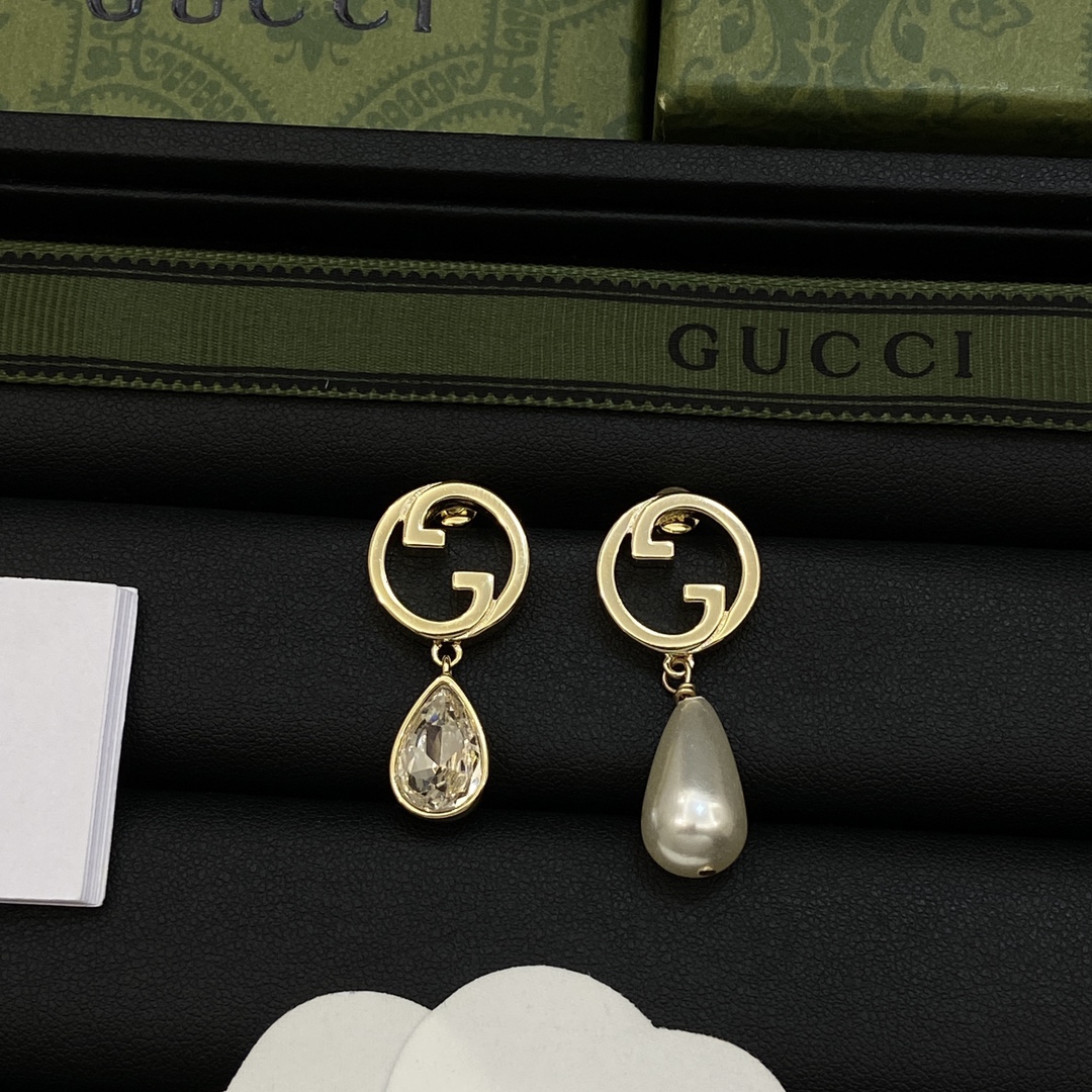 TOP GUCCI  Pendant Earrings