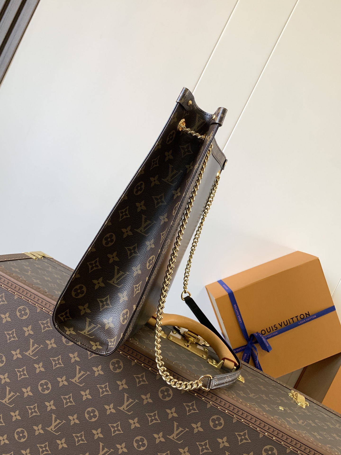 TOP Louis Vuitton LV Cruise Nova Bag Calfskin 36x10x37cm - Black