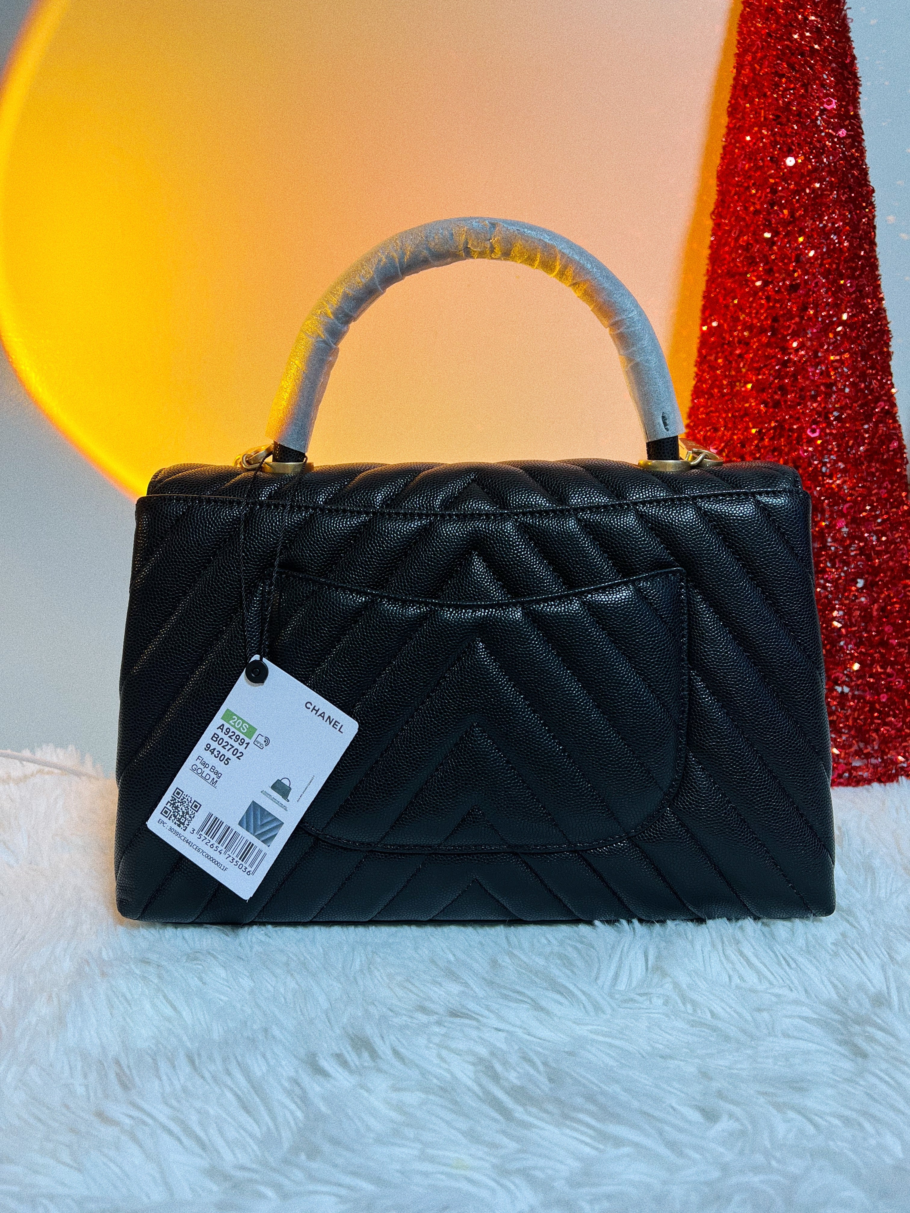 TOP CHANEL CoCo Handle Bag Chevron Caviar Leather 23cm - Black & GHW