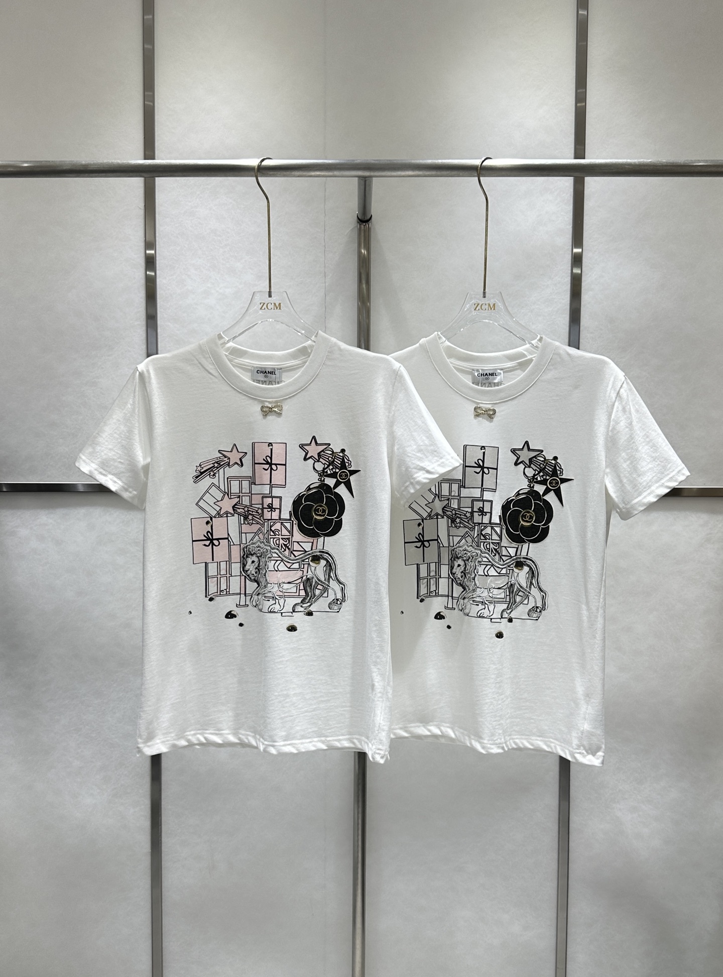 TOP CHANEL Women's T-shirt - 2 Colors