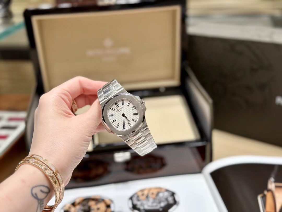 TOP Patek Philippe Nautilus 40mm Watch - White