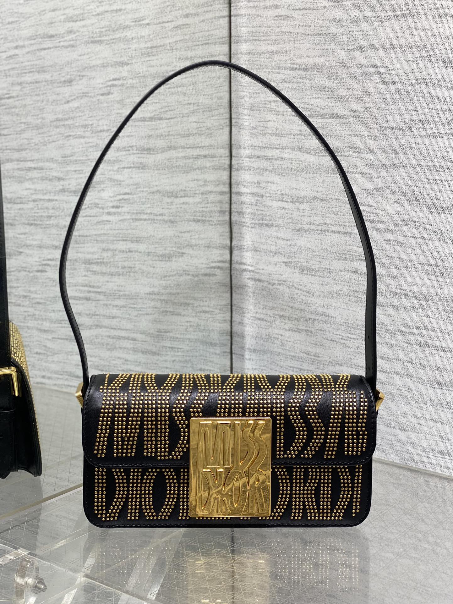 TOP Christian Dior Miss Dior Flap Bag 22 x 11 x 6cm - Black and Gold