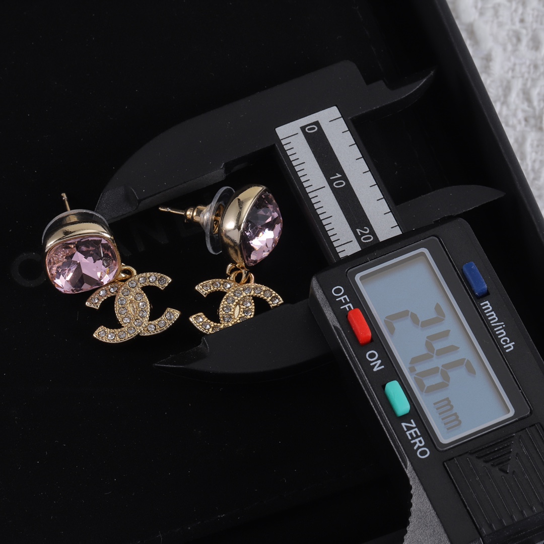 TOP CHANEL Pink CC Earrings