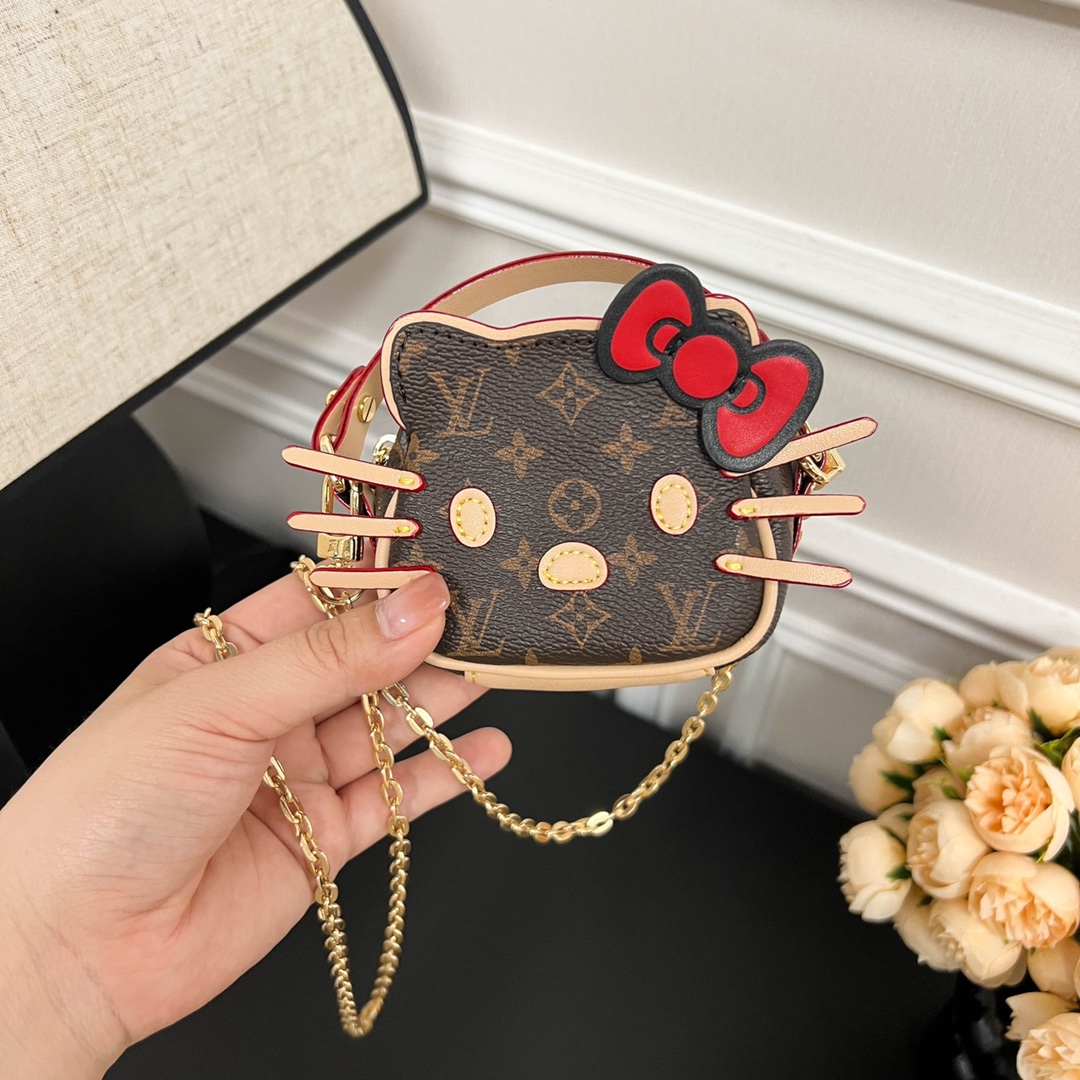 TOP Louis Vuitton LV Airpods Hello Kitty Super Mini Bag 10×8×4cm