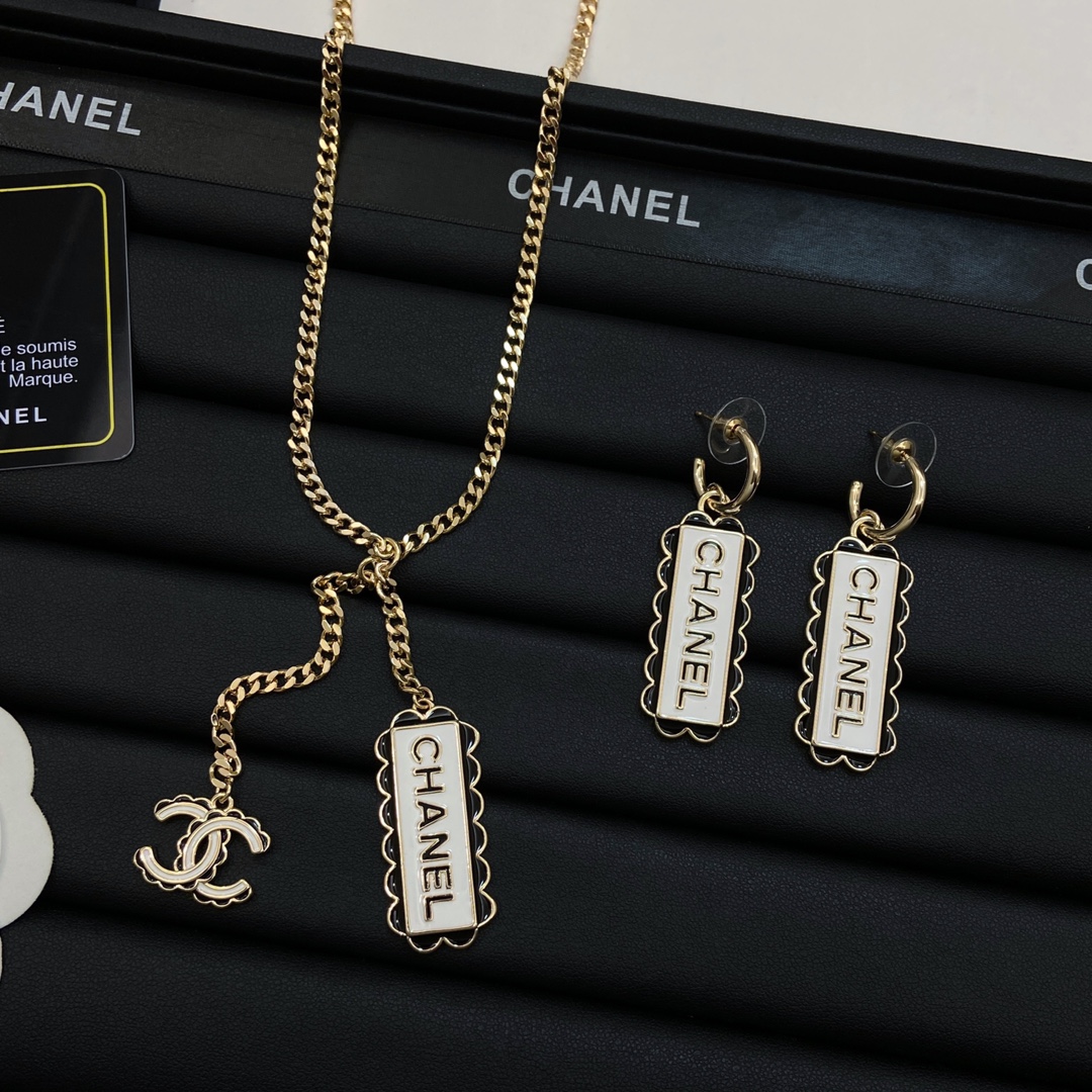 TOP CHANEL Necklaces + Earrings - Gold&White