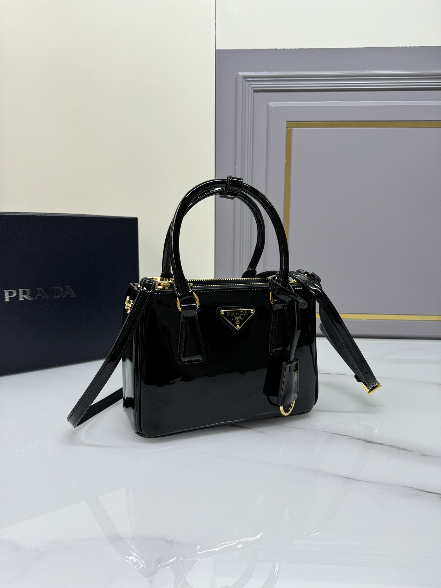 TOP PRADA Galleria Triangle-Logo Mini Handbag 20x15x9.5 cm - 2 Colors