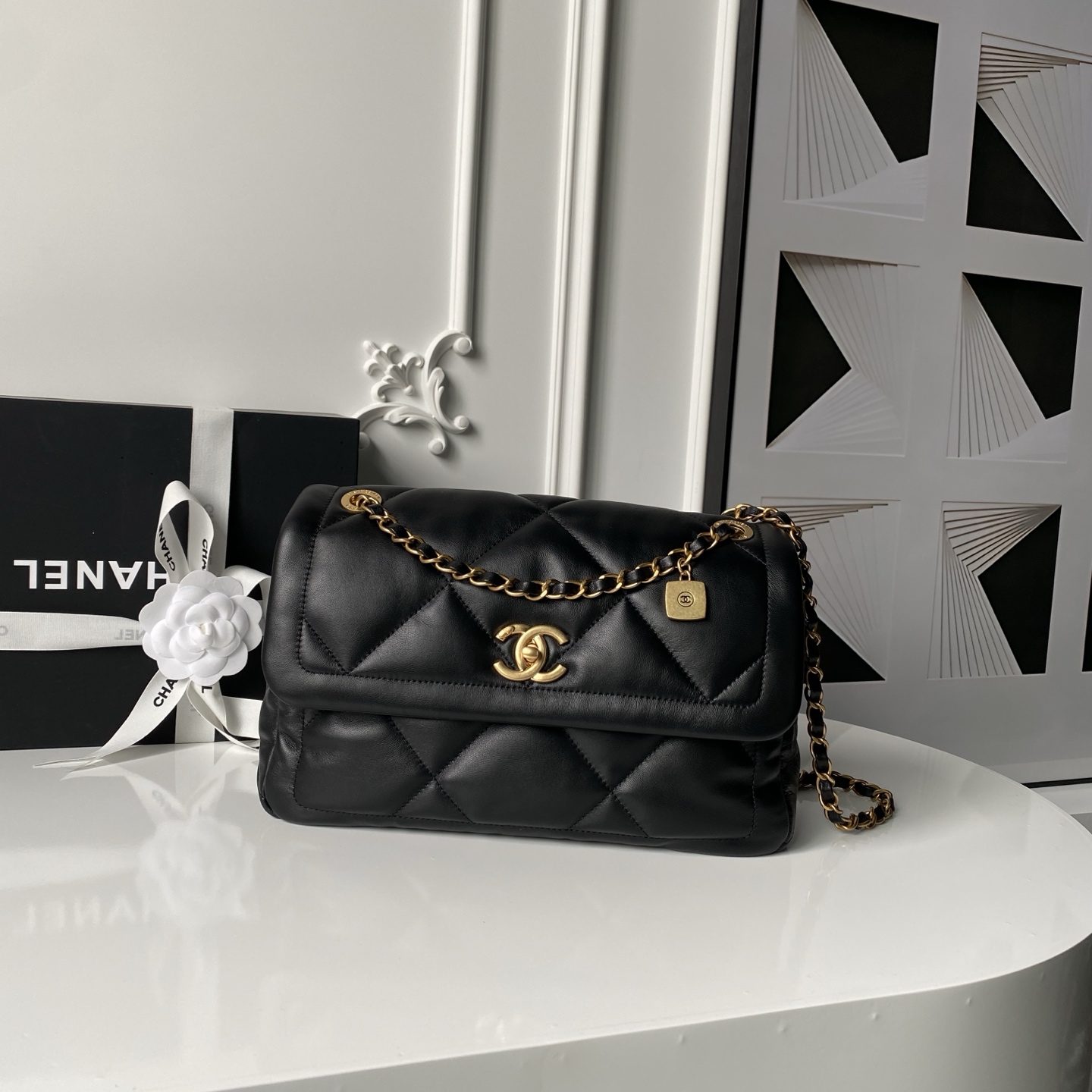 TOP CHANEL Handbag Lambskin 24×35×10cm - Black