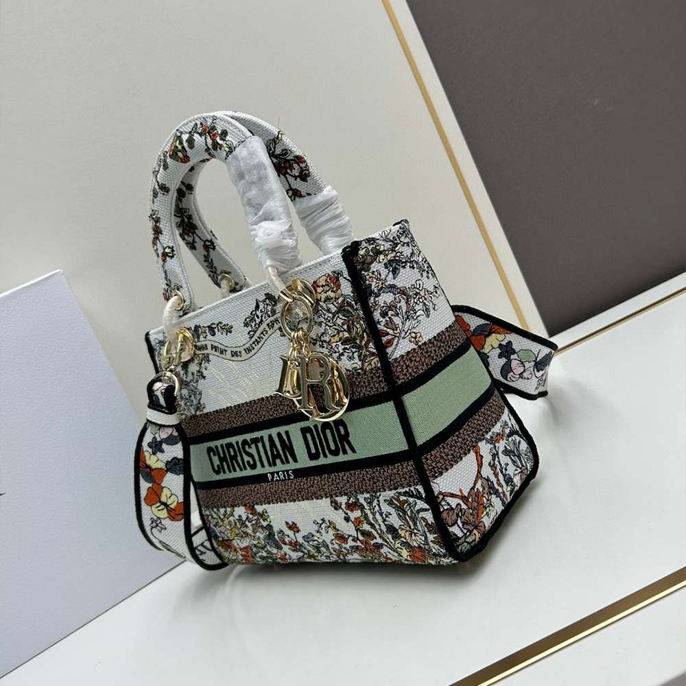 Dior Embroidered Princess Diana Handbag Crossbody（Replica)