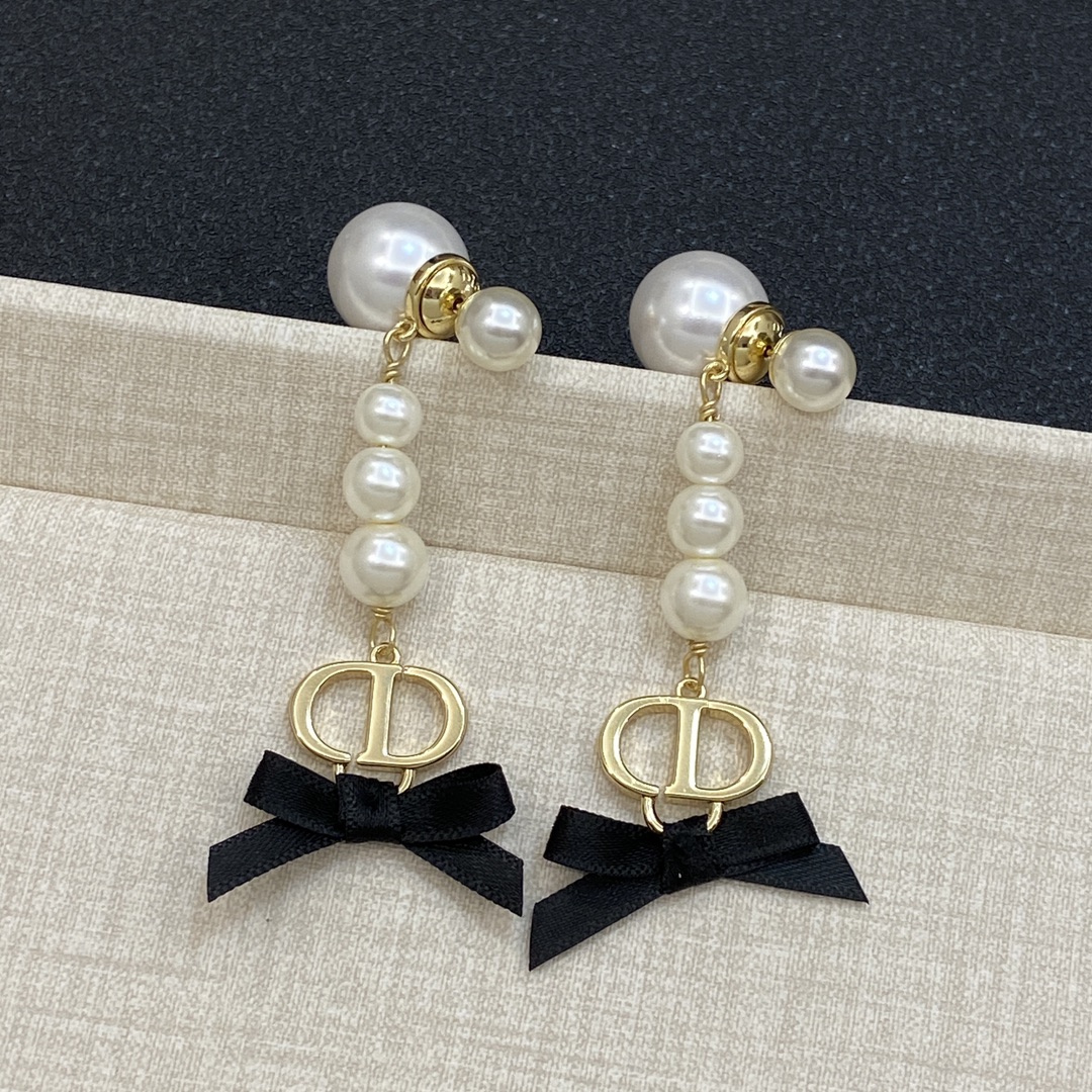 TOP Christian Dior Pearl Earrings - 2 Colors