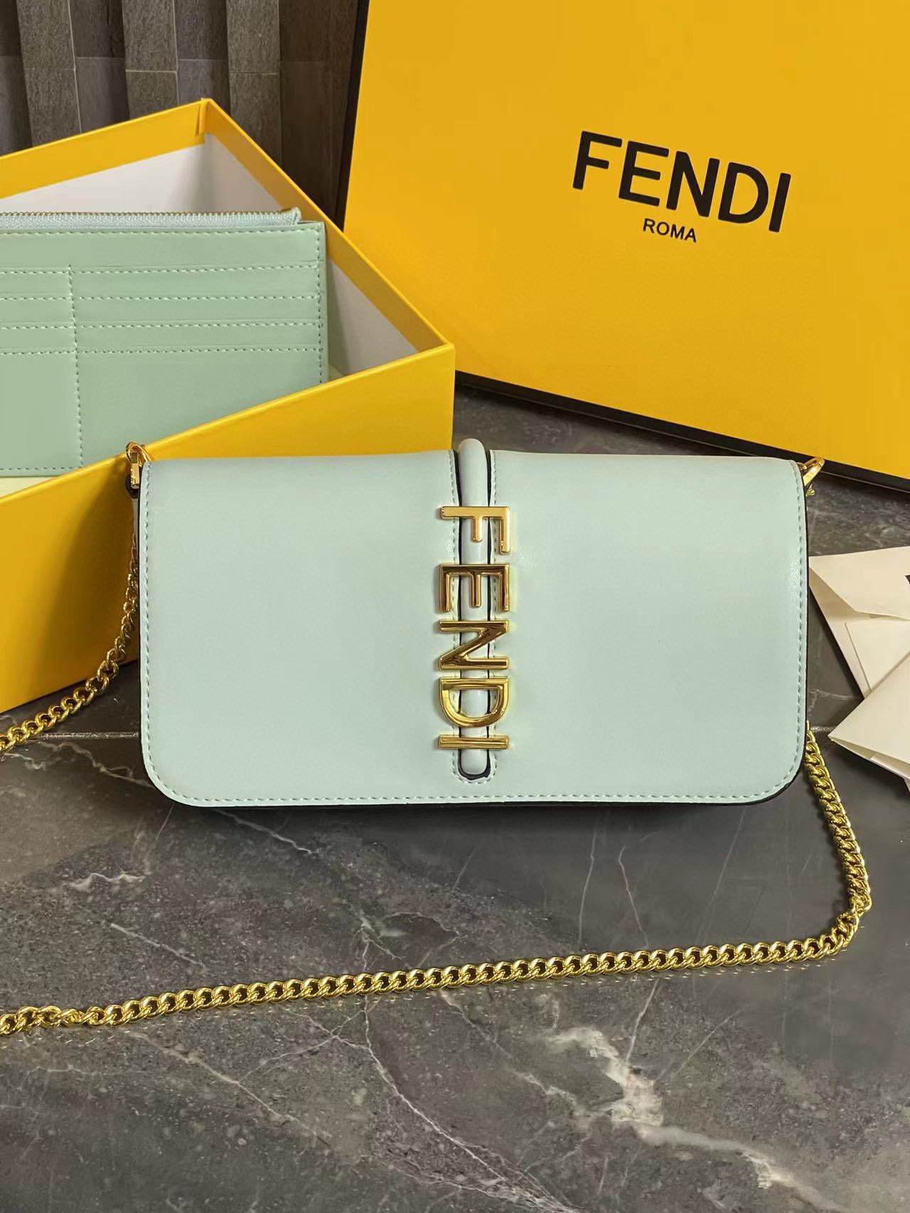 TOP FENDI The Latest Spring And Summer Commuter Chain Bag -  4 Colors