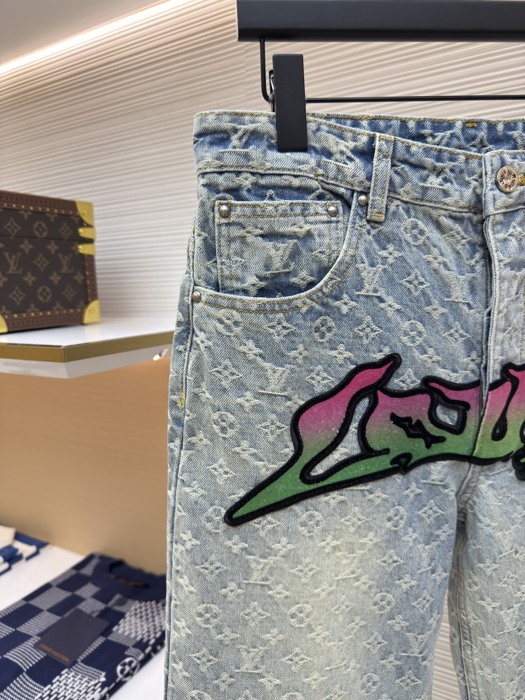 LOUIS VUITTON 火焰涂鸦贴布提花牛仔裤