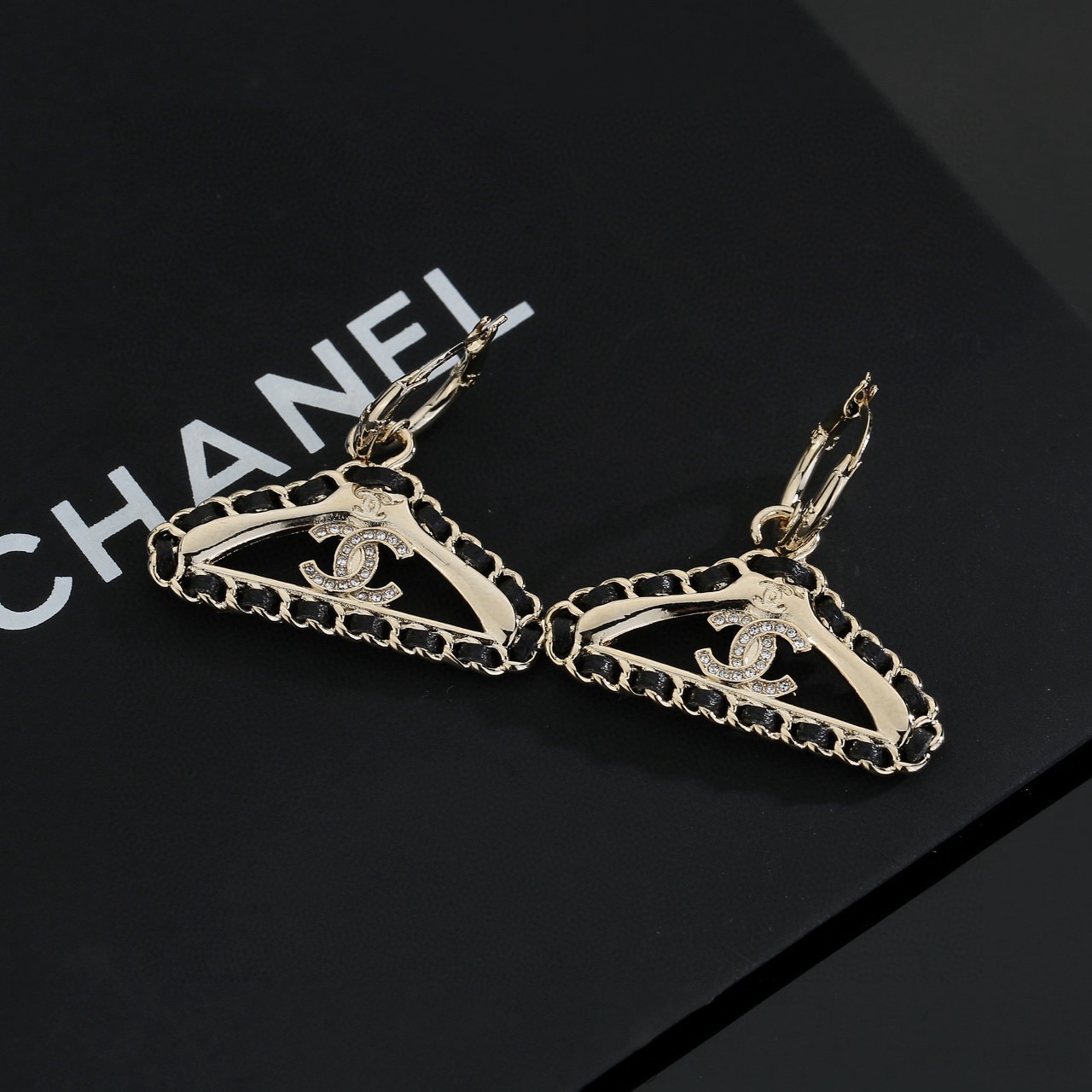 TOP CHANEL Clothes Hanger Earrings - Gold