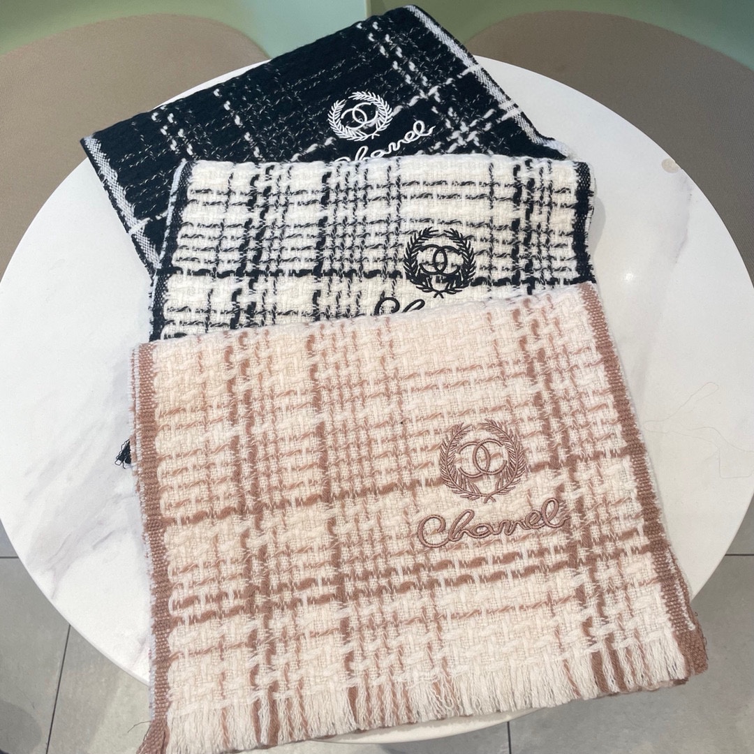 TOP CHANEL Classic Plaid Scarf 32x186cm - 2 Colors