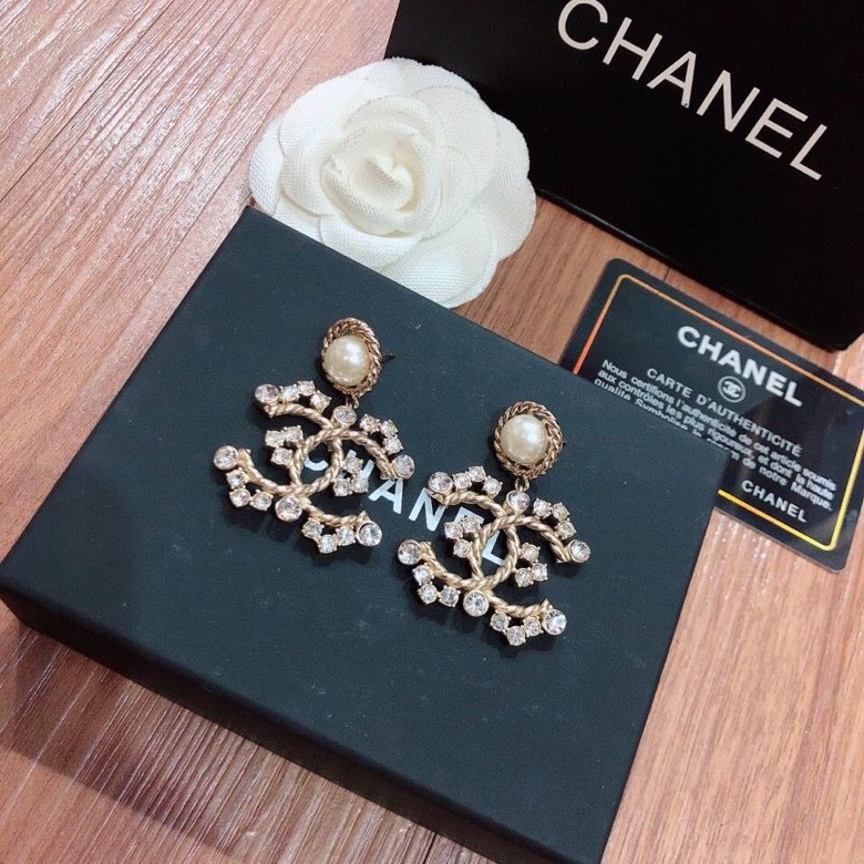 TOP CHANEL Pearl Diamond Earrings