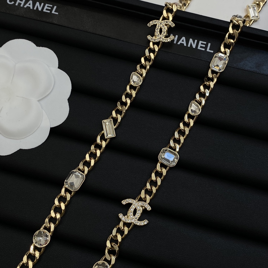 TOP CHANEL Sweater Chain with Crystal - Gold